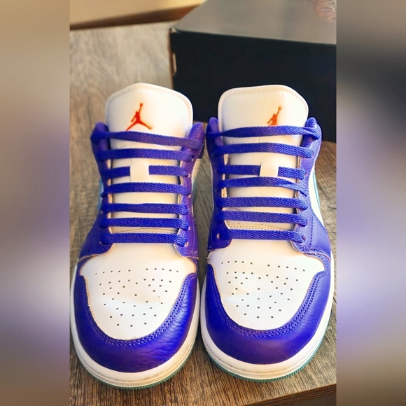 Air Jordan Low 1 - Like New - Picture 2 of 5